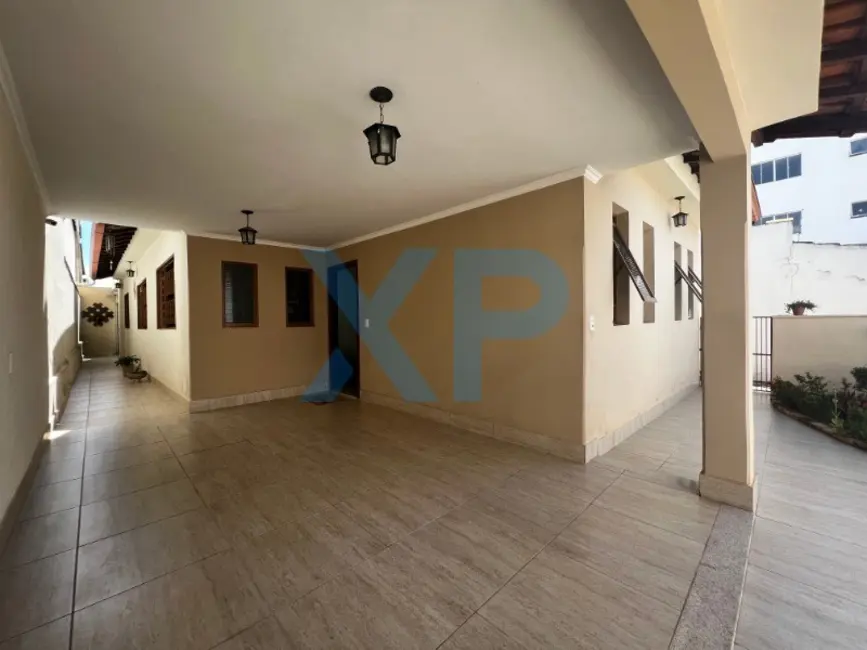 Casa com 3 quartos à venda, 240m2 em Nações, Divinopolis - MG - imagem 5 Foto 5 de Casa com 3 quartos à venda, 240m2 em Nações, Divinopolis - MG