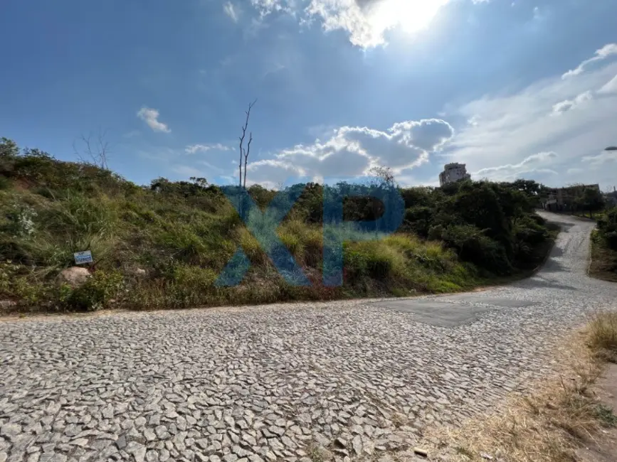 Foto 1 de Terreno / Lote à venda, 300m2 em Divinopolis - MG
