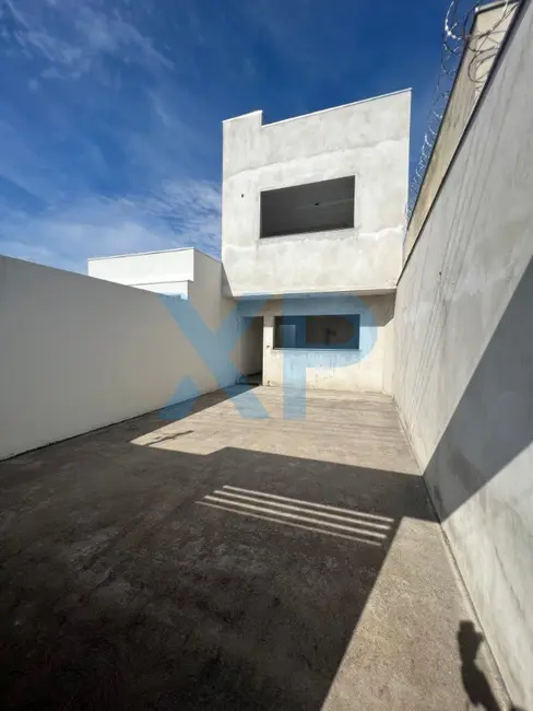 Foto 2 de Casa com 3 quartos à venda, 132m2 em São Roque, Divinopolis - MG