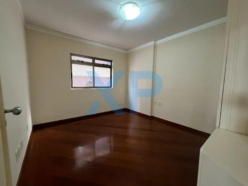 Apartamento com 3 quartos à venda, 140m2 em Centro, Divinopolis - MG - imagem 8 Foto 8 de Apartamento com 3 quartos à venda, 140m2 em Centro, Divinopolis - MG