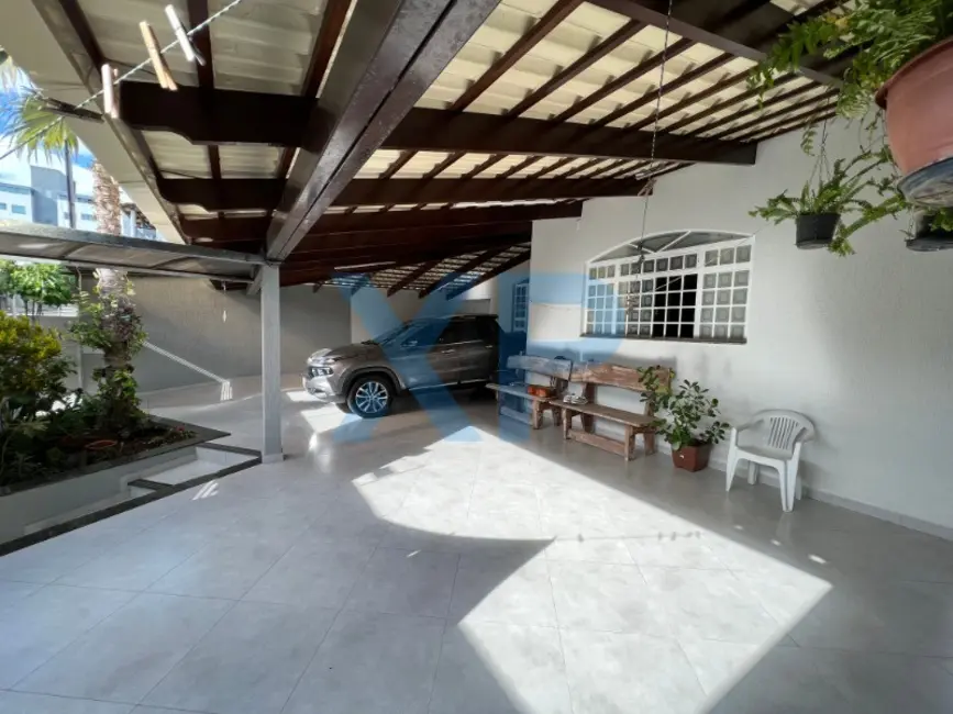 Foto 2 de Casa com 4 quartos à venda, 230m2 em Belvedere, Divinopolis - MG