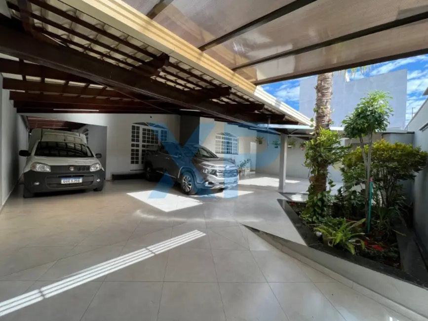 Foto 1 de Casa com 4 quartos à venda, 230m2 em Belvedere, Divinopolis - MG