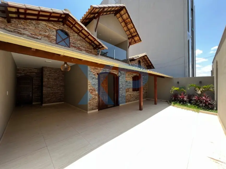 Foto 1 de Casa com 3 quartos à venda, 350m2 em São José, Divinopolis - MG