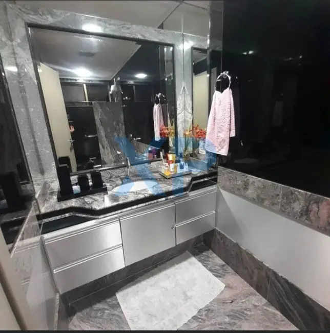 Apartamento com 3 quartos à venda, 189m2 em Centro, Divinopolis - MG - imagem 8 Foto 8 de Apartamento com 3 quartos à venda, 189m2 em Centro, Divinopolis - MG