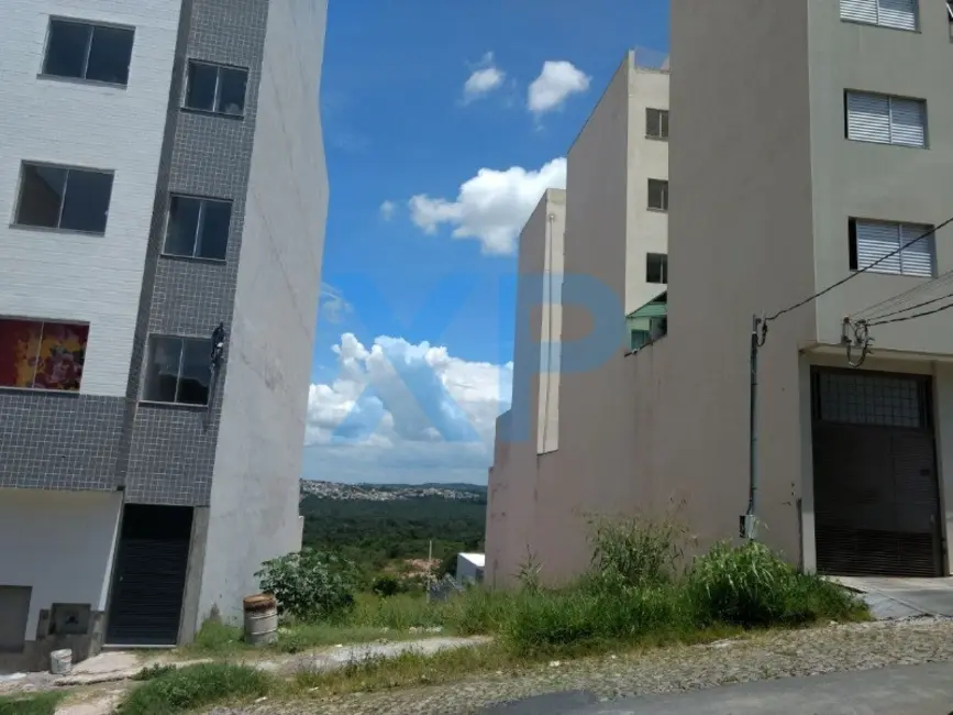 Foto 2 de Terreno / Lote à venda, 489m2 em São José, Divinopolis - MG