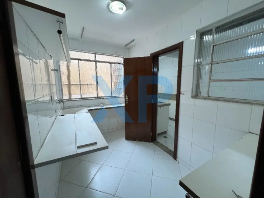 Apartamento com 3 quartos à venda, 130m2 em Centro, Divinopolis - MG - imagem 8 Foto 8 de Apartamento com 3 quartos à venda, 130m2 em Centro, Divinopolis - MG