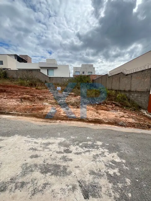 Foto 1 de Terreno / Lote à venda, 195m2 em Residencial Doutor Walchir Resende Costa, Divinopolis - MG