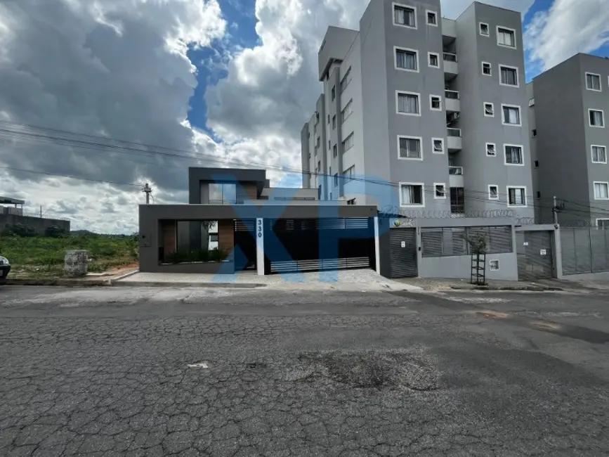 Casa com 3 quartos à venda, 170m2 em São Roque, Divinopolis - MG - imagem 2 Foto 2 de Casa com 3 quartos à venda, 170m2 em São Roque, Divinopolis - MG