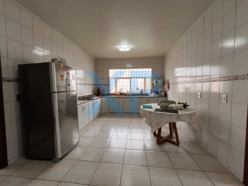 Casa com 4 quartos à venda, 270m2 em Centro, Divinopolis - MG - imagem 9 Foto 9 de Casa com 4 quartos à venda, 270m2 em Centro, Divinopolis - MG