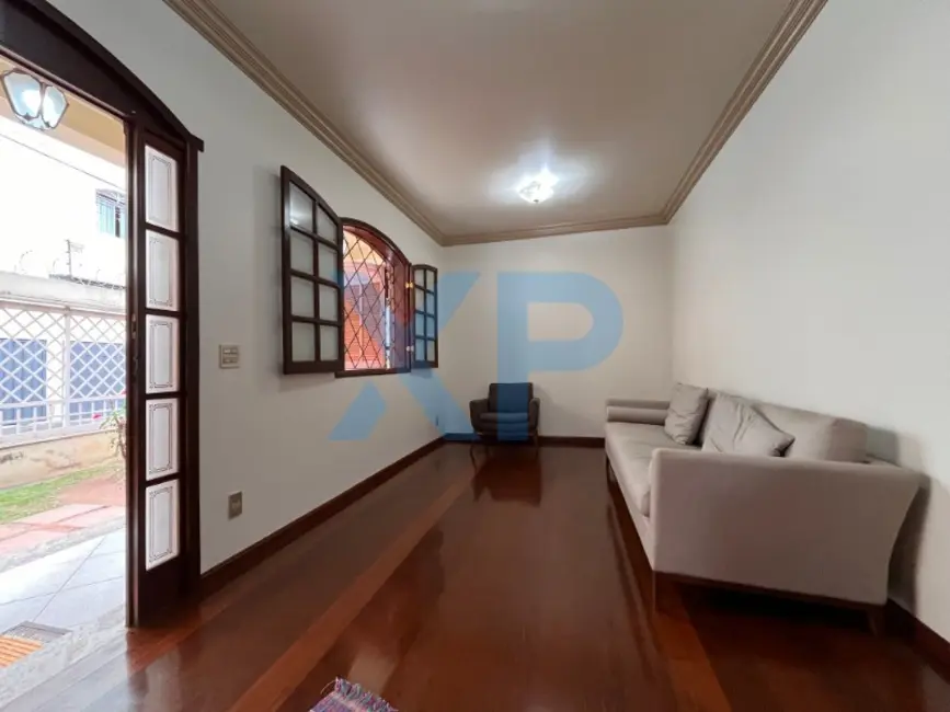 Casa com 4 quartos à venda, 270m2 em Centro, Divinopolis - MG - imagem 4 Foto 4 de Casa com 4 quartos à venda, 270m2 em Centro, Divinopolis - MG