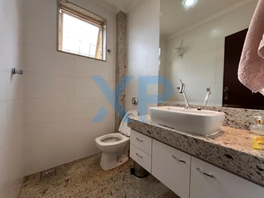 Casa com 4 quartos à venda, 270m2 em Centro, Divinopolis - MG - imagem 7 Foto 7 de Casa com 4 quartos à venda, 270m2 em Centro, Divinopolis - MG