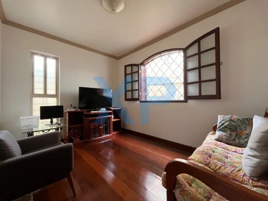 Casa com 4 quartos à venda, 270m2 em Centro, Divinopolis - MG - imagem 5 Foto 5 de Casa com 4 quartos à venda, 270m2 em Centro, Divinopolis - MG