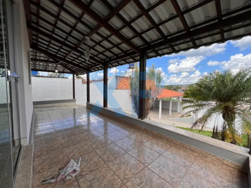 Foto 8 de Casa com 3 quartos à venda, 120m2 em Interlagos, Divinopolis - MG