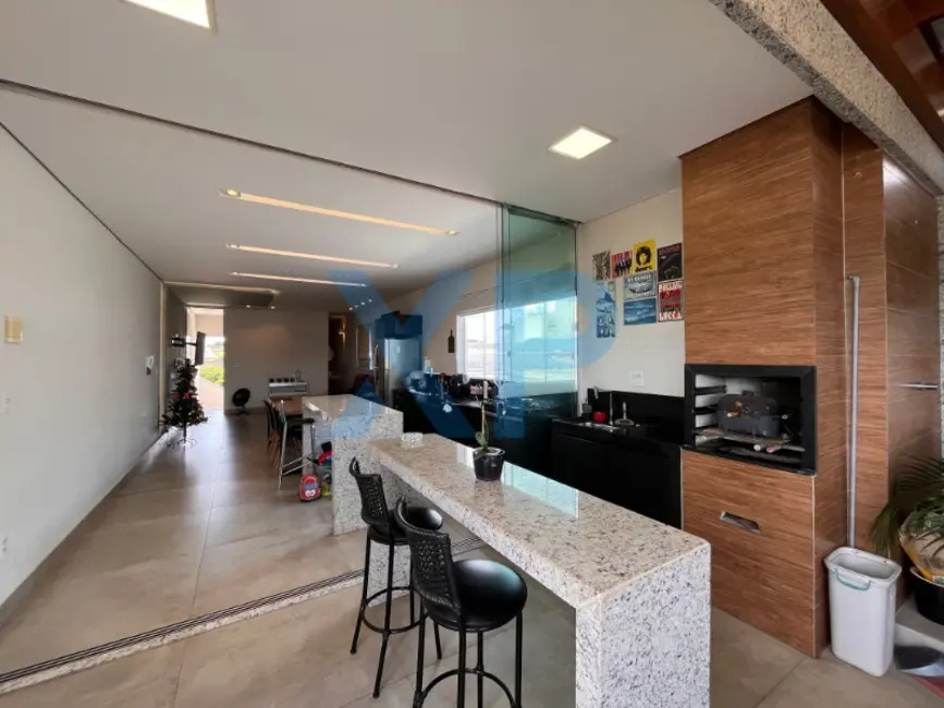 Foto 1 de Casa com 3 quartos à venda, 180m2 em São Roque, Divinopolis - MG