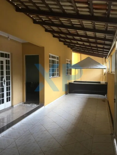 Foto 2 de Casa com 3 quartos à venda, 230m2 em Divinopolis - MG