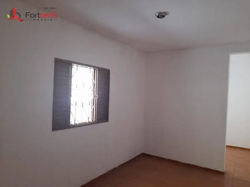 Casa com 2 quartos para alugar, 200m2 em Serpa, Caieiras - SP - imagem 5 Foto 5 de Casa com 2 quartos para alugar, 200m2 em Serpa, Caieiras - SP
