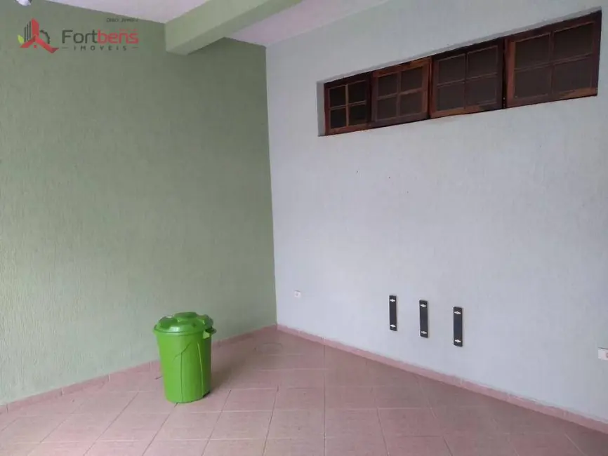 Sobrado com 3 quartos para alugar, 150m2 em Serpa, Caieiras - SP - imagem 3 Foto 3 de Sobrado com 3 quartos para alugar, 150m2 em Serpa, Caieiras - SP