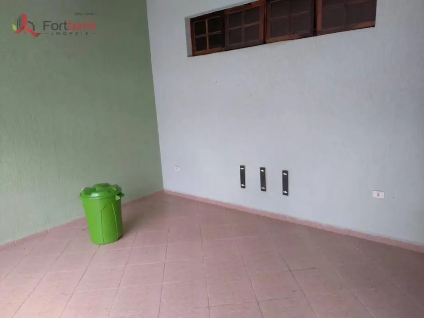 Sobrado com 3 quartos para alugar, 150m2 em Serpa, Caieiras - SP - imagem 4 Foto 4 de Sobrado com 3 quartos para alugar, 150m2 em Serpa, Caieiras - SP