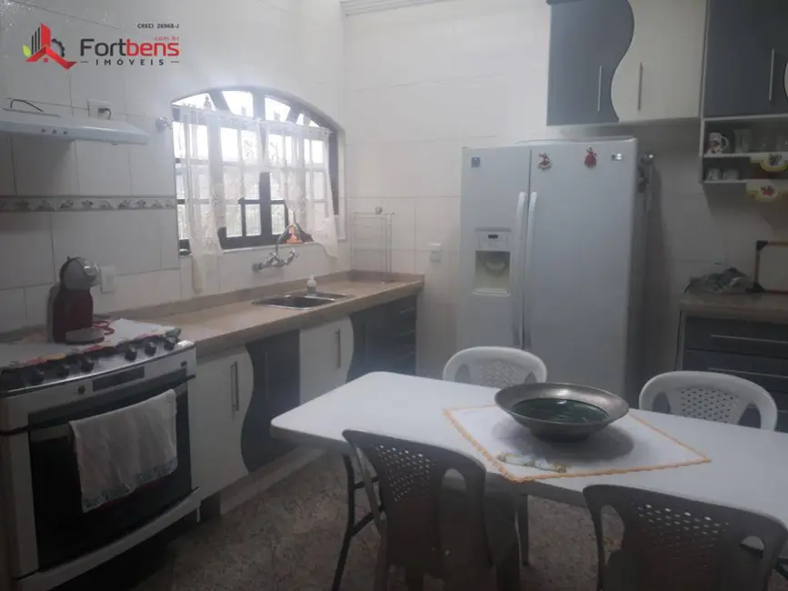 Foto 9 de Casa com 4 quartos à venda, 236m2 em Região Central, Caieiras - SP