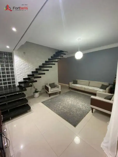 Foto 1 de Sobrado com 3 quartos à venda, 137m2 em Laranjeiras, Caieiras - SP