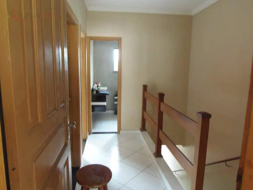 Foto 6 de Sobrado com 3 quartos à venda, 300m2 em Serpa, Caieiras - SP