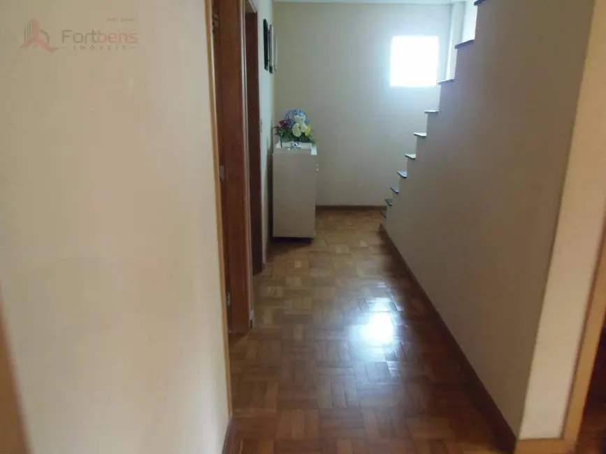 Foto 3 de Sobrado com 3 quartos à venda, 300m2 em Serpa, Caieiras - SP