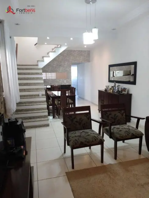 Sobrado com 3 quartos à venda, 150m2 em Jardim Nova Belém, Francisco Morato - SP - imagem 3 Foto 3 de Sobrado com 3 quartos à venda, 150m2 em Jardim Nova Belém, Francisco Morato - SP