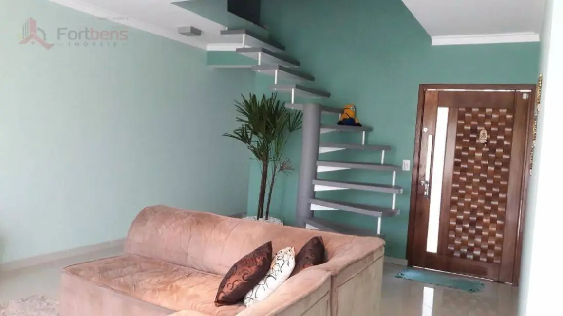 Sobrado com 3 quartos à venda, 220m2 em Laranjeiras, Caieiras - SP - imagem 4 Foto 4 de Sobrado com 3 quartos à venda, 220m2 em Laranjeiras, Caieiras - SP