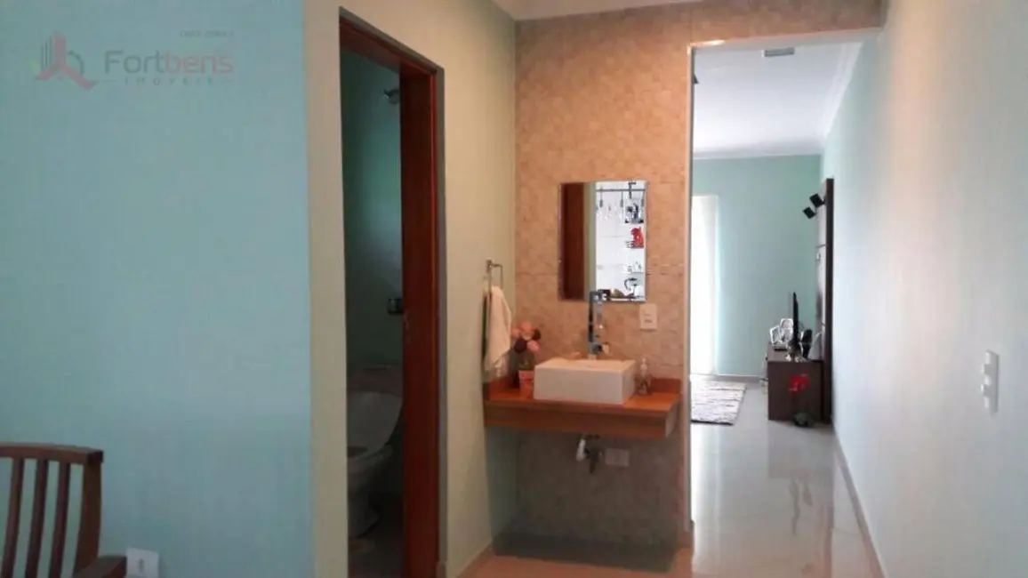 Sobrado com 3 quartos à venda, 220m2 em Laranjeiras, Caieiras - SP - imagem 6 Foto 6 de Sobrado com 3 quartos à venda, 220m2 em Laranjeiras, Caieiras - SP