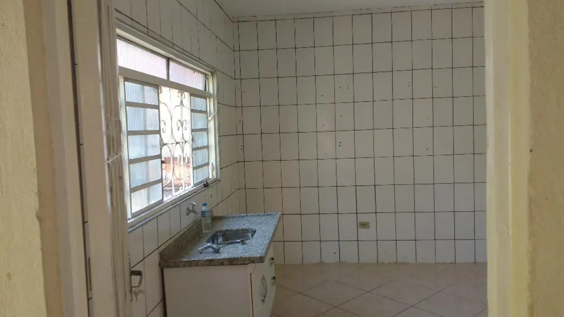 Casa com 2 quartos à venda, 250m2 em Laranjeiras, Caieiras - SP - imagem 3 Foto 3 de Casa com 2 quartos à venda, 250m2 em Laranjeiras, Caieiras - SP