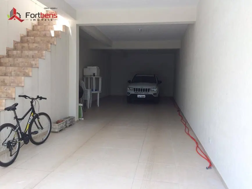 Sobrado com 3 quartos à venda, 129m2 em Laranjeiras, Caieiras - SP - imagem 3 Foto 3 de Sobrado com 3 quartos à venda, 129m2 em Laranjeiras, Caieiras - SP