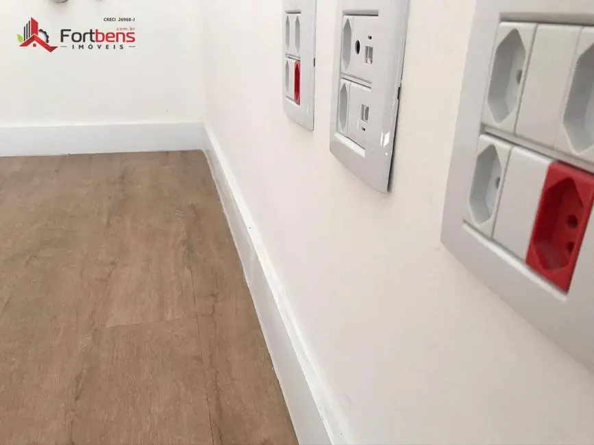 Sala Comercial para alugar, 16m2 em Região Central, Caieiras - SP - imagem 6 Foto 6 de Sala Comercial para alugar, 16m2 em Região Central, Caieiras - SP