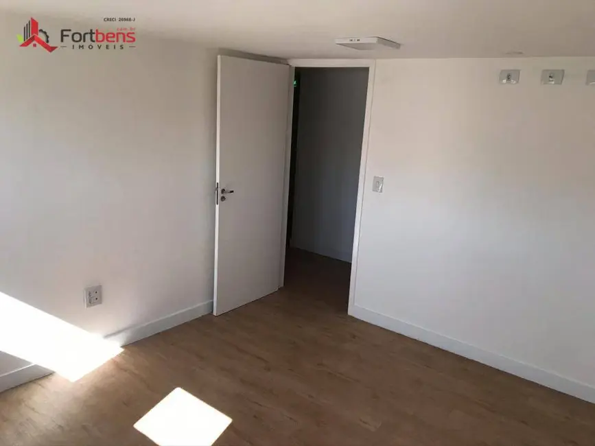 Sala Comercial para alugar, 13m2 em Região Central, Caieiras - SP - imagem 3 Foto 3 de Sala Comercial para alugar, 13m2 em Região Central, Caieiras - SP