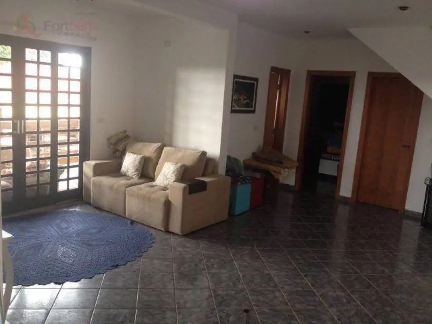 Foto 3 de Chácara com 3 quartos à venda, 1060m2 em Ville Saint James II, Campo Limpo Paulista - SP