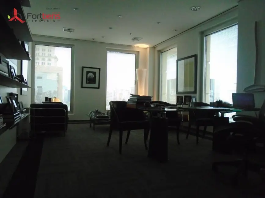 Loft / Flat à venda, 270m2 em Jardim Paulistano, São Paulo - SP - imagem 3 Foto 3 de Loft / Flat à venda, 270m2 em Jardim Paulistano, São Paulo - SP