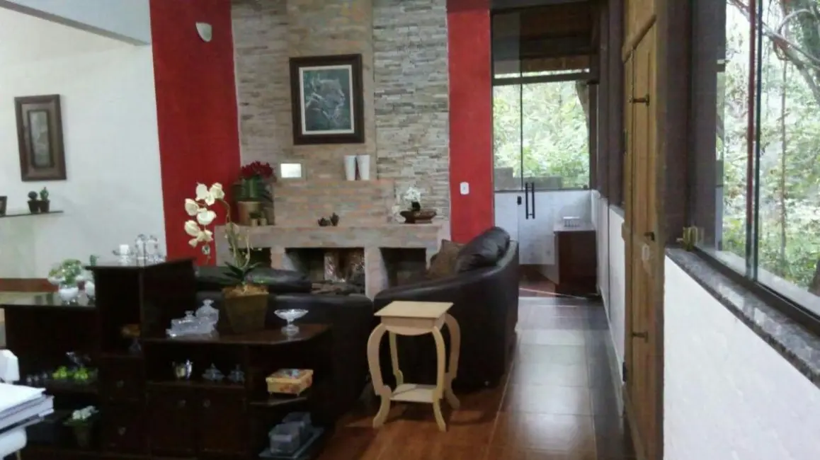 Chácara com 5 quartos à venda, 150m2 em Jardim Luciana, Franco Da Rocha - SP - imagem 4 Foto 4 de Chácara com 5 quartos à venda, 150m2 em Jardim Luciana, Franco Da Rocha - SP