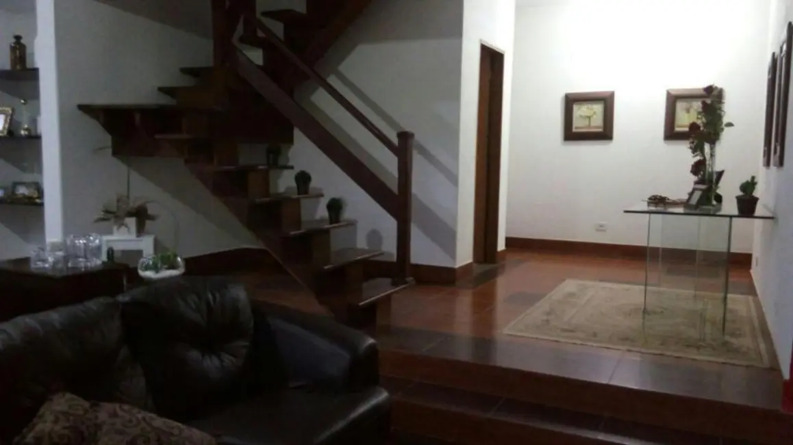 Chácara com 5 quartos à venda, 150m2 em Jardim Luciana, Franco Da Rocha - SP - imagem 9 Foto 9 de Chácara com 5 quartos à venda, 150m2 em Jardim Luciana, Franco Da Rocha - SP