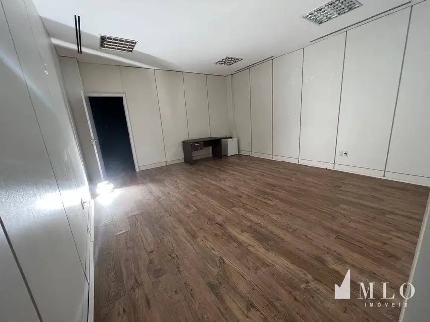Sala Comercial à venda e para alugar, 65m2 em Centro, Balneario Camboriu - SC - imagem 7 Foto 7 de Sala Comercial à venda e para alugar, 65m2 em Centro, Balneario Camboriu - SC