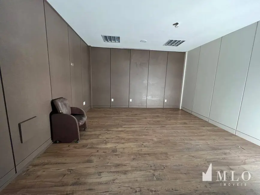 Sala Comercial à venda e para alugar, 65m2 em Centro, Balneario Camboriu - SC - imagem 6 Foto 6 de Sala Comercial à venda e para alugar, 65m2 em Centro, Balneario Camboriu - SC