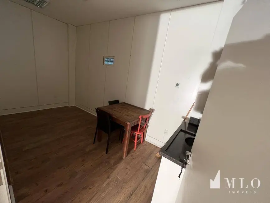 Sala Comercial à venda e para alugar, 65m2 em Centro, Balneario Camboriu - SC - imagem 3 Foto 3 de Sala Comercial à venda e para alugar, 65m2 em Centro, Balneario Camboriu - SC