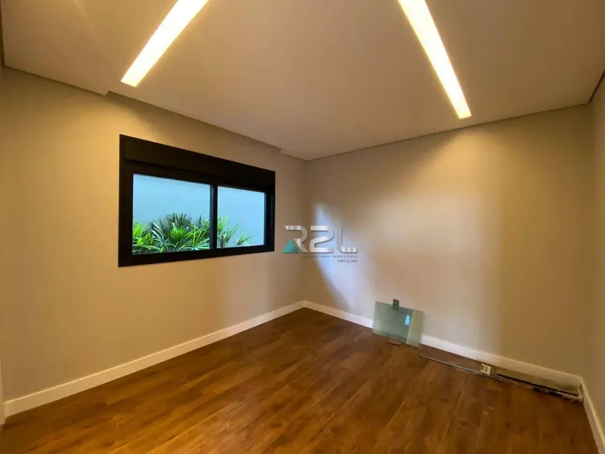 Foto 2 de Sobrado com 4 quartos à venda, 360m2 em Campo Grande - MS