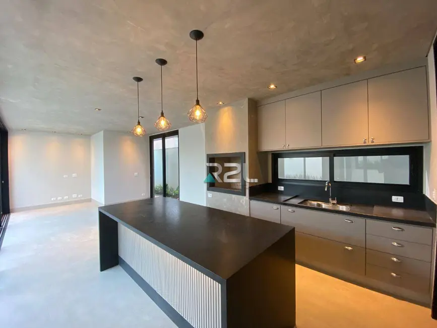 Sobrado com 4 quartos à venda, 360m2 em Campo Grande - MS - imagem 7 Foto 7 de Sobrado com 4 quartos à venda, 360m2 em Campo Grande - MS