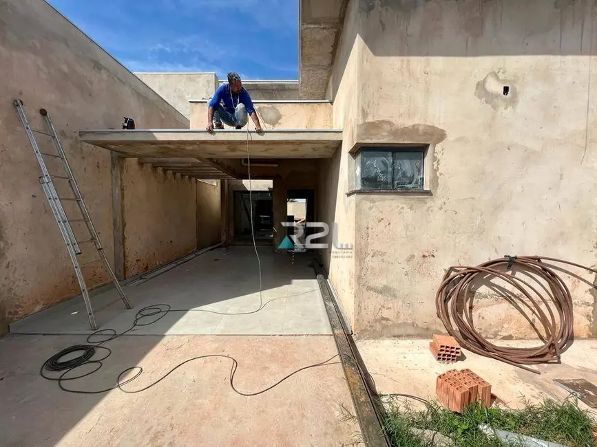 Foto 3 de Casa com 3 quartos à venda, 225m2 em Parque Residencial Rita Vieira, Campo Grande - MS