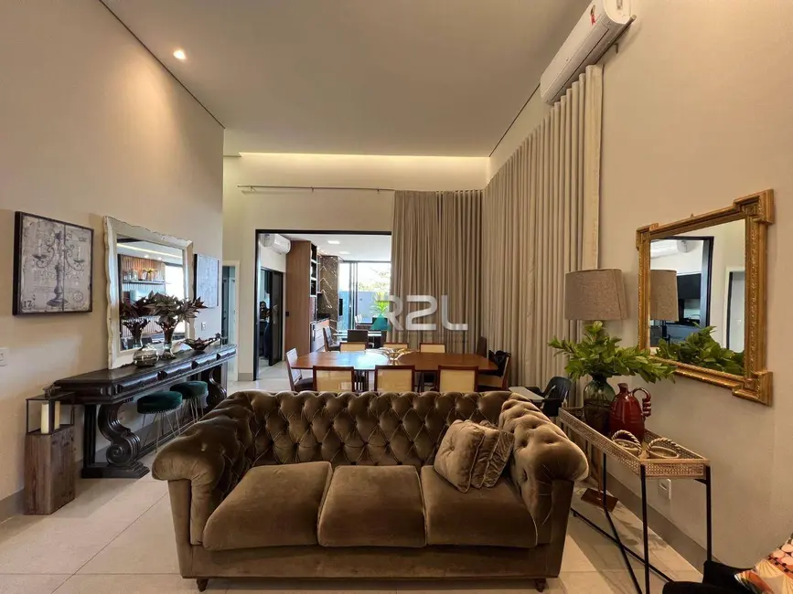Foto 2 de Casa de Condomínio com 3 quartos à venda, 374m2 em Jardim Montevidéu, Campo Grande - MS