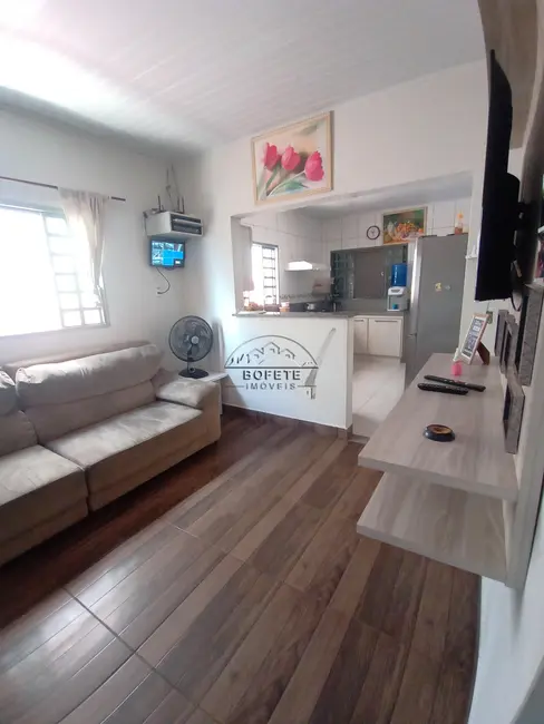 Foto 4 de Casa com 2 quartos à venda, 175m2 em Bofete - SP