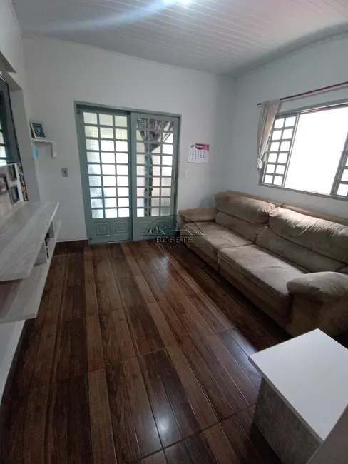 Foto 2 de Casa com 2 quartos à venda, 175m2 em Bofete - SP