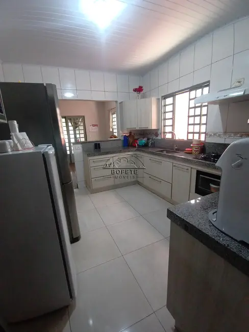 Foto 8 de Casa com 2 quartos à venda, 175m2 em Bofete - SP