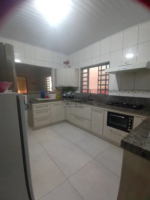 Foto 9 de Casa com 2 quartos à venda, 175m2 em Bofete - SP
