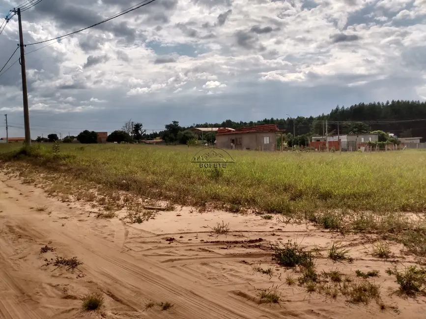 Foto 5 de Terreno / Lote à venda, 600m2 em Bofete - SP