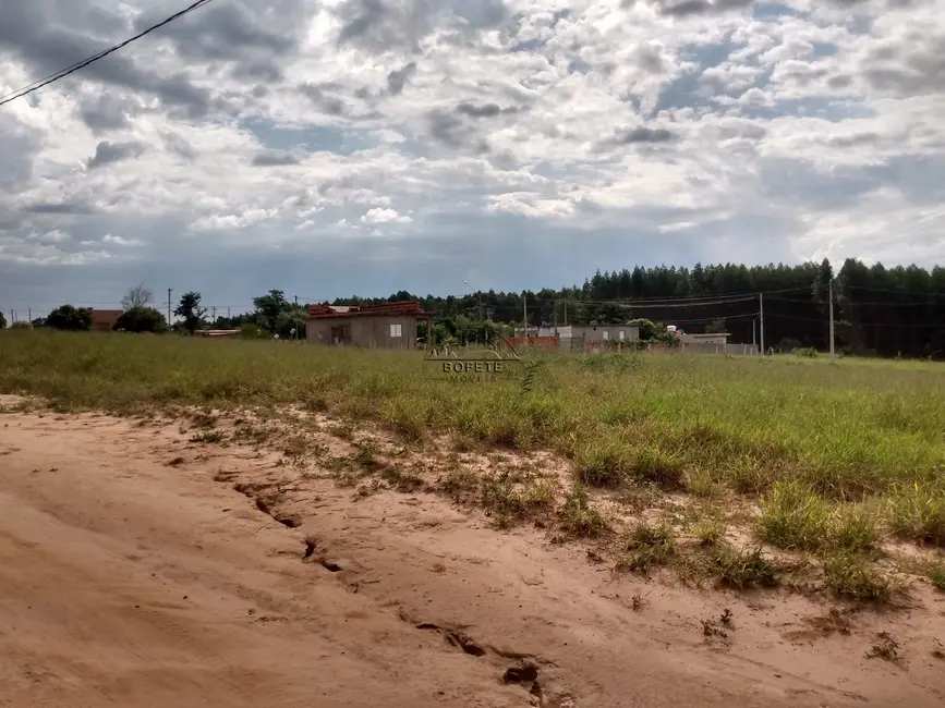 Foto 3 de Terreno / Lote à venda, 600m2 em Bofete - SP